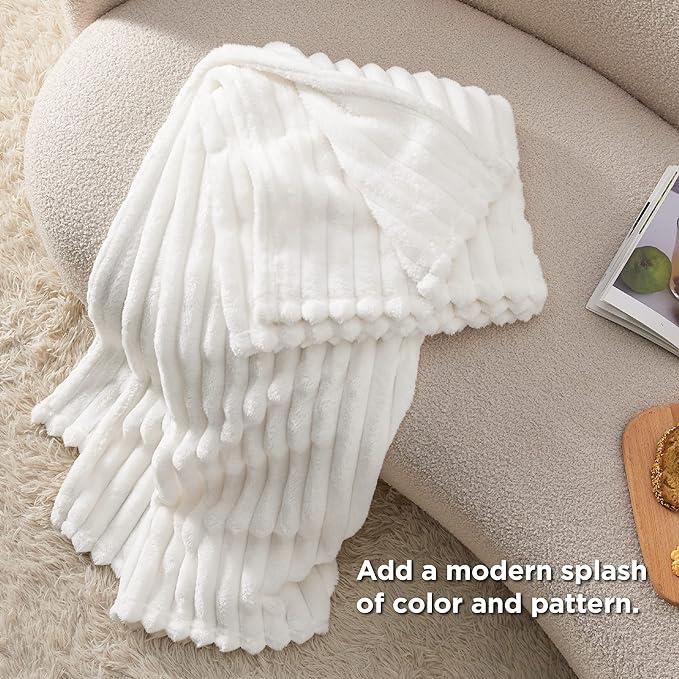 ✨Discover the Ultimate Striped Flannel Fleece Blanket – Your Cozy Companion for Every Season! 🌈🧣