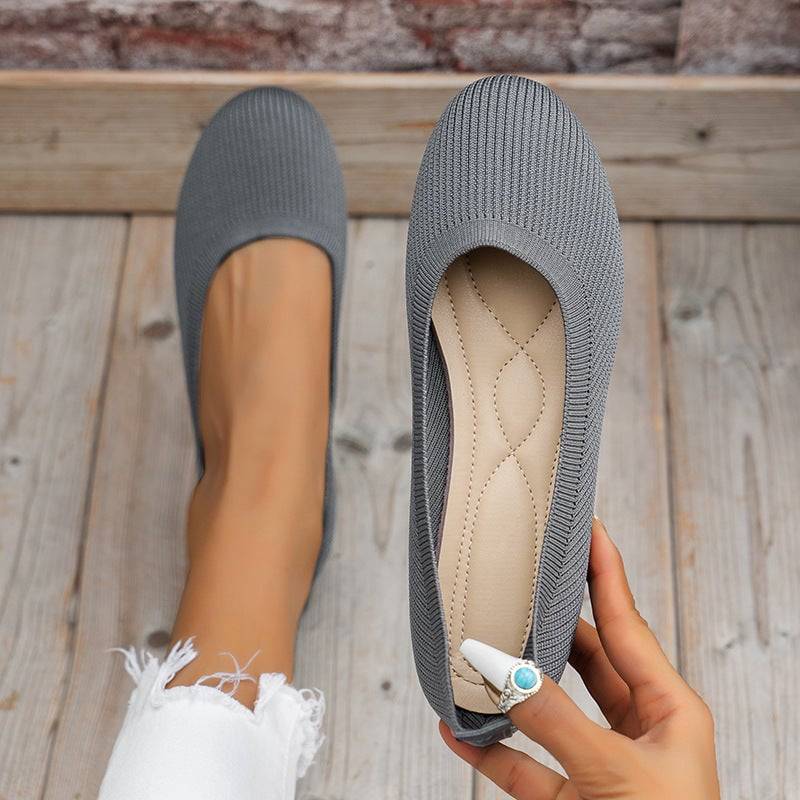 š Lightweight Square-Toe V-Cut Flats