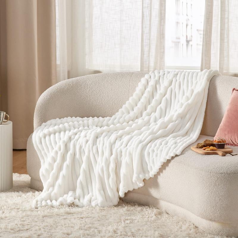 ✨Discover the Ultimate Striped Flannel Fleece Blanket – Your Cozy Companion for Every Season! 🌈🧣