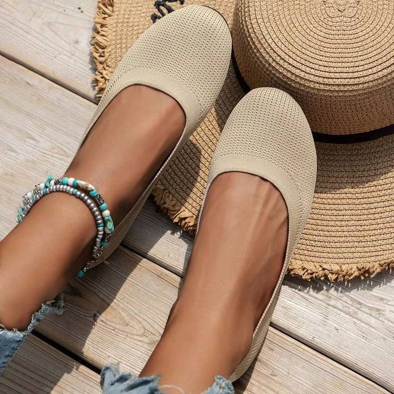 š Lightweight Square-Toe V-Cut Flats