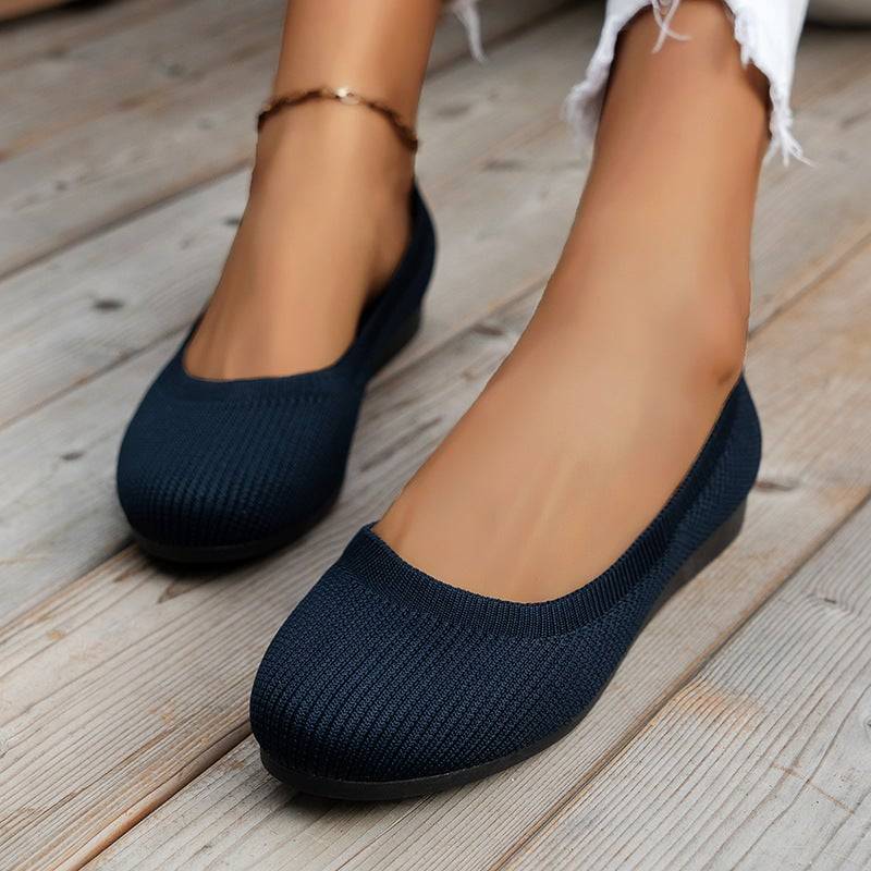 š Lightweight Square-Toe V-Cut Flats