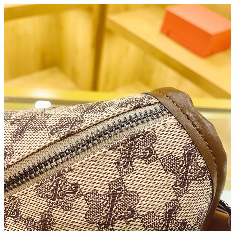 Fashionable and trendy crossbody bag - BUY 2 FREE SHIPPING