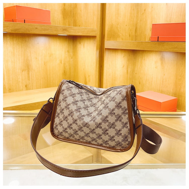 Fashionable and trendy crossbody bag - BUY 2 FREE SHIPPING