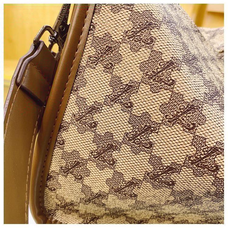 Fashionable and trendy crossbody bag - BUY 2 FREE SHIPPING