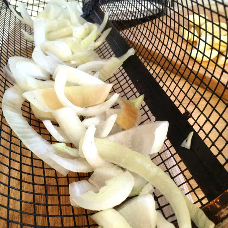 Cylindrical barbecue basket